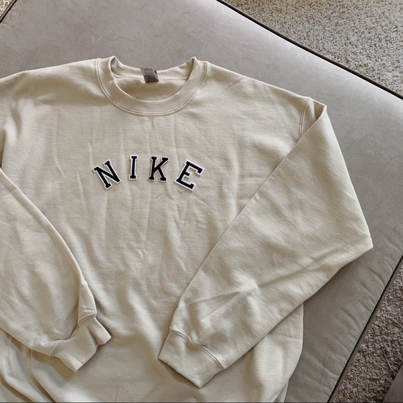 nike beige crewneck 🤍 - Picture 10 of 13